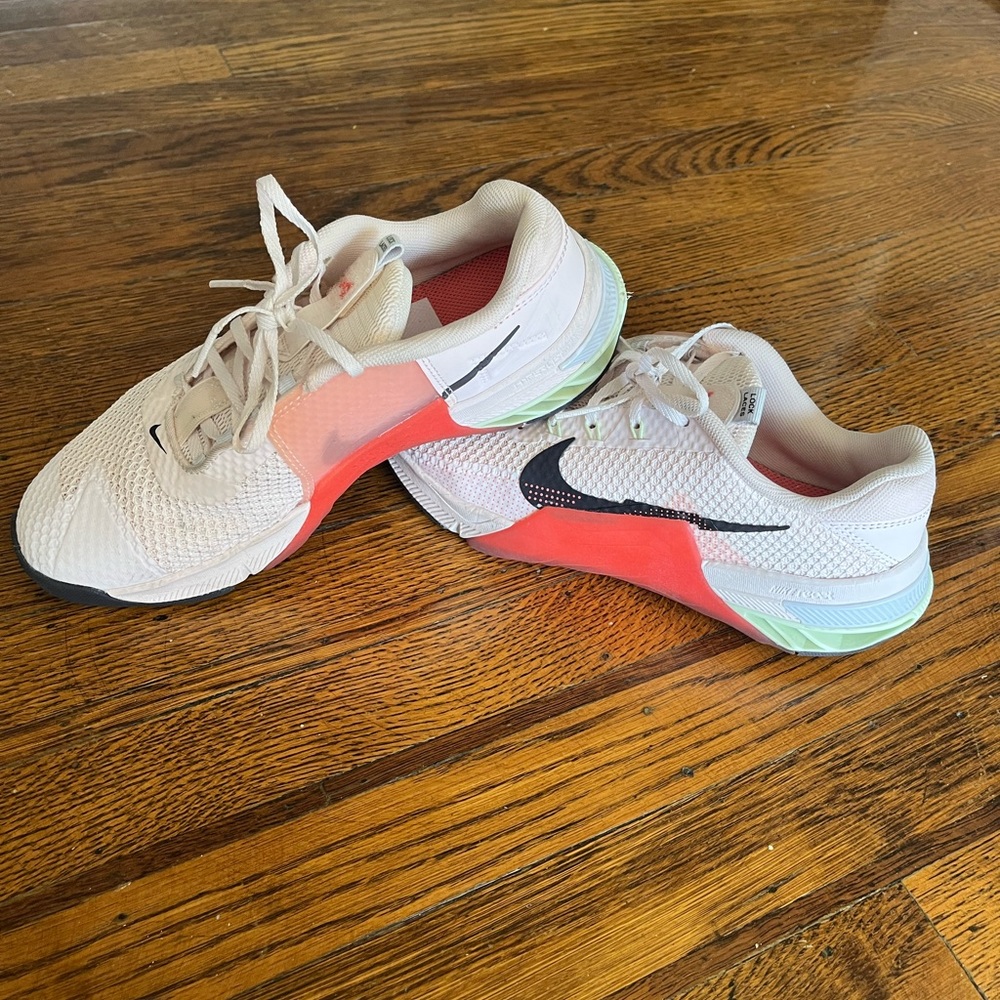 Nike Metcon 7 Women's Training Shoes size 9.5 (like new)